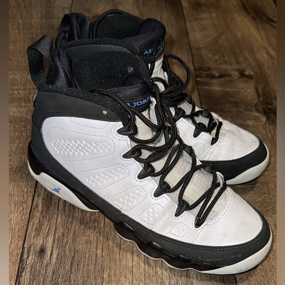 Kids Jordan 9 Retro- size 6Y - Picture 1 of 3